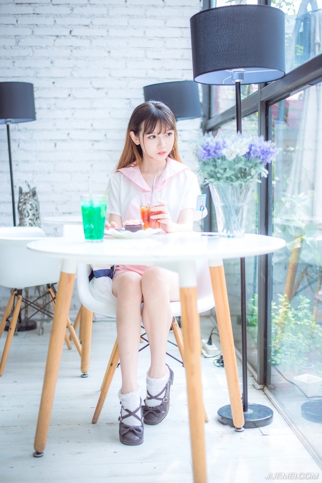 “去一趟夫人家，将夫人接回来。”刘璝冷声道。